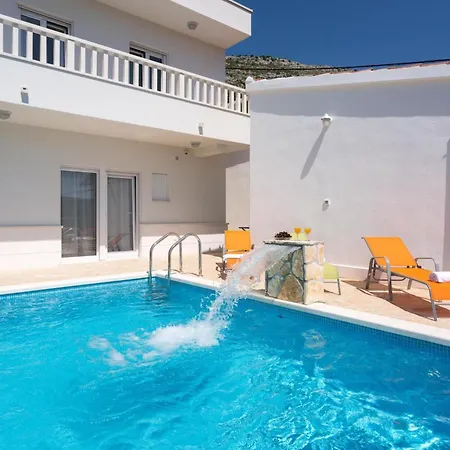 In Mit Privatem Pool By Interhome Nyaraló
