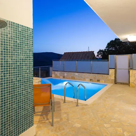 In Mit Privatem Pool By Interhome