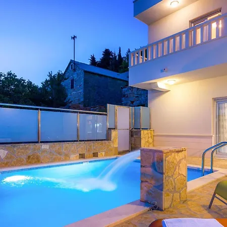 In Mit Privatem Pool By Interhome *